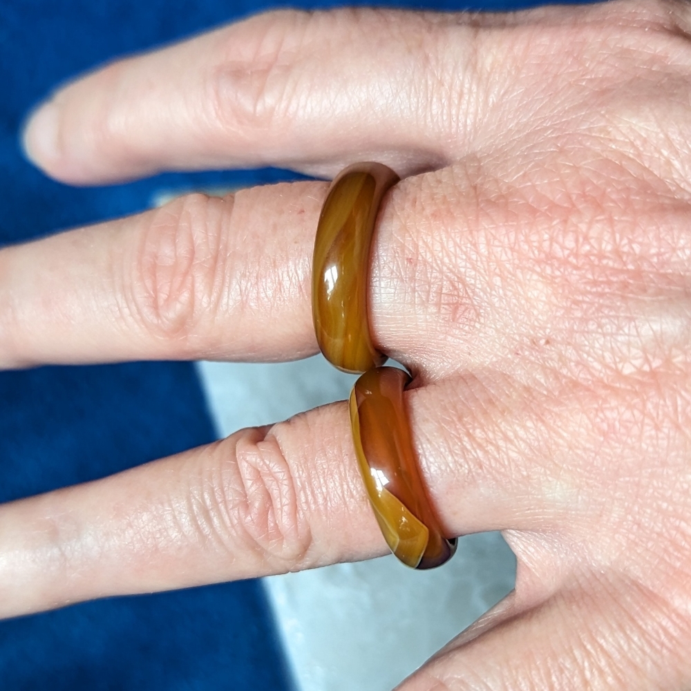 🤎 Set of 2 Banded Agate Warm Caramel Brown Semi-Precious Band Rings ~ 7 1/2 - Picture 5 of 16